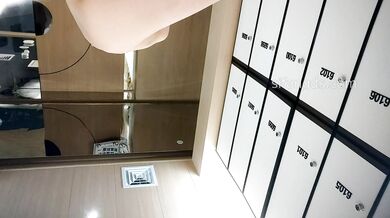 【贵在真实】汤泉生活馆，猥琐女暗藏摄像头全程偷拍女士间春色，换衣间各式各样小姐姐裸奔(6V) (3)