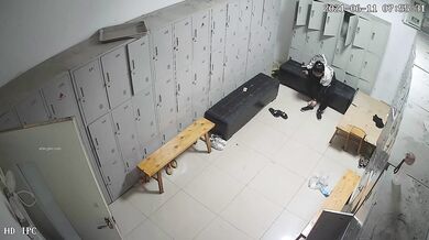 舞蹈班《监控破解》偷拍多位美女学员后台换衣服1 (18)